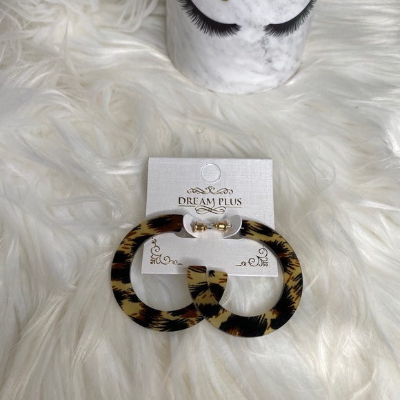 Jewelry - Picture 2 of 3